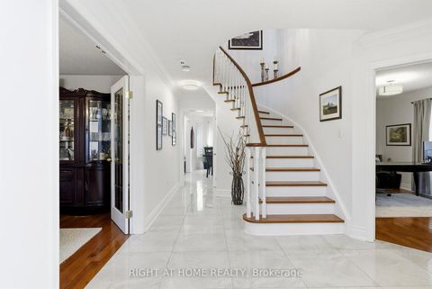 Photo 5 at 71 VENETO Drive, Vaughan Grove, Vaughan