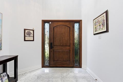 Photo 6 at 71 VENETO Drive, Vaughan Grove, Vaughan