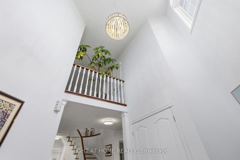 Photo 7 at 71 VENETO Drive, Vaughan Grove, Vaughan