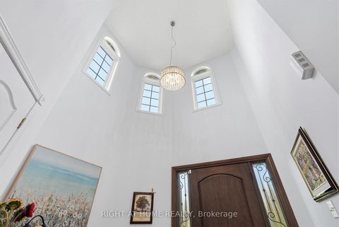 Photo 8 at 71 VENETO Drive, Vaughan Grove, Vaughan