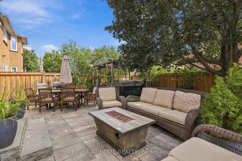 Photo 9 at 71 VENETO Drive, Vaughan Grove, Vaughan