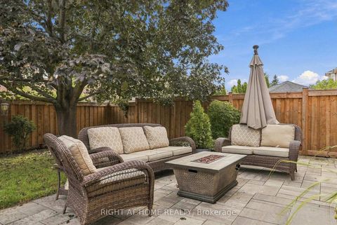 Photo 11 at 71 VENETO Drive, Vaughan Grove, Vaughan