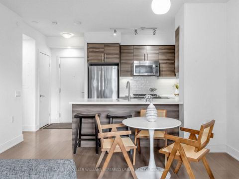 Photo 5 at 919 - 525 Adelaide Street W, Waterfront Communities C1, Toronto
