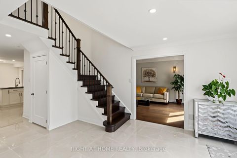 Photo 5 at 11 Harrowsmith Place, Oak Ridges, Richmond Hill