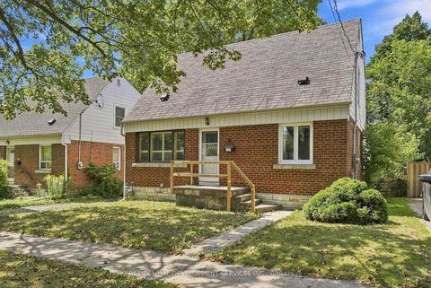 Photo 1 at 21 Eastgate Crescent, Birchmount, Toronto