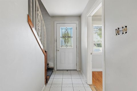 Photo 3 at 21 Eastgate Crescent, Birchmount, Toronto