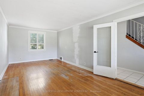Photo 4 at 21 Eastgate Crescent, Birchmount, Toronto