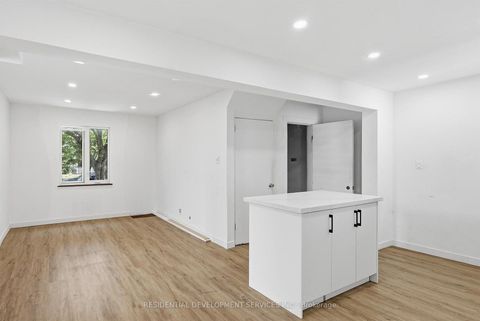 Photo 10 at 21 Eastgate Crescent, Birchmount, Toronto