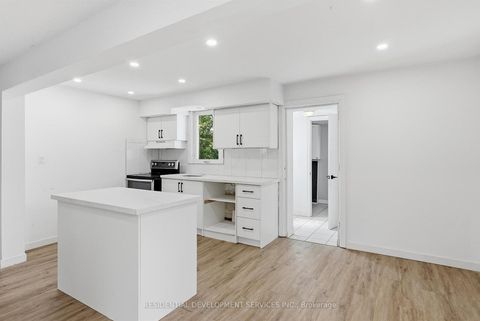 Photo 12 at 21 Eastgate Crescent, Birchmount, Toronto