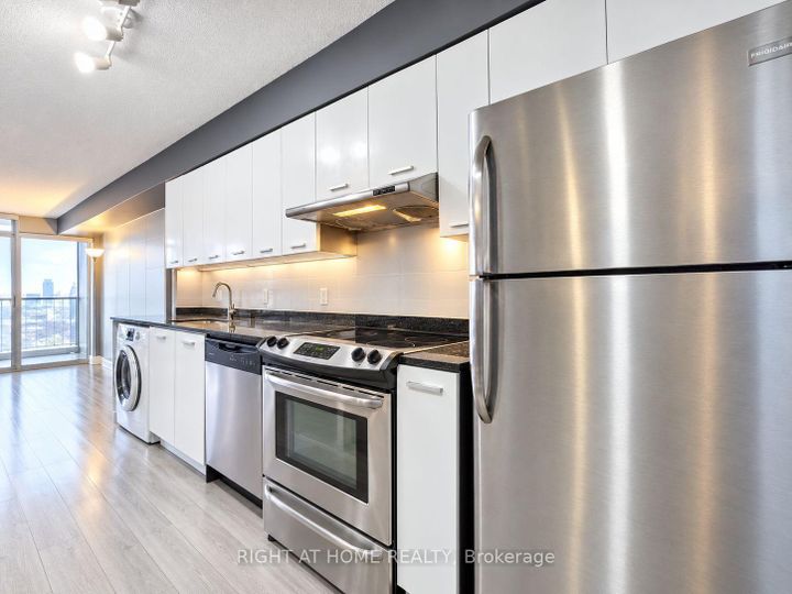 Photo 7 at 1701B - 19 Singer Court, Bayview Village, Toronto