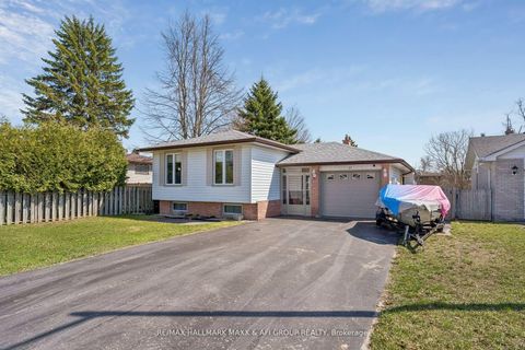Photo 0 at 11 Charlotte Court, Letitia Heights, Barrie