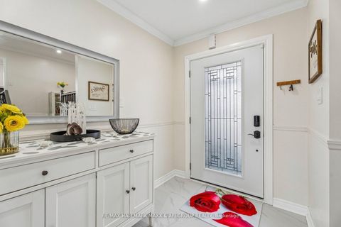 Photo 5 at 11 Charlotte Court, Letitia Heights, Barrie