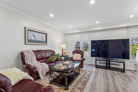 Photo 8 at 11 Charlotte Court, Letitia Heights, Barrie