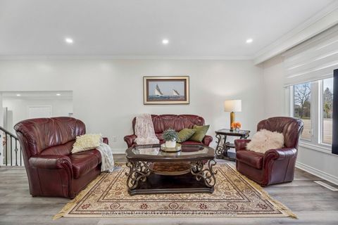 Photo 9 at 11 Charlotte Court, Letitia Heights, Barrie