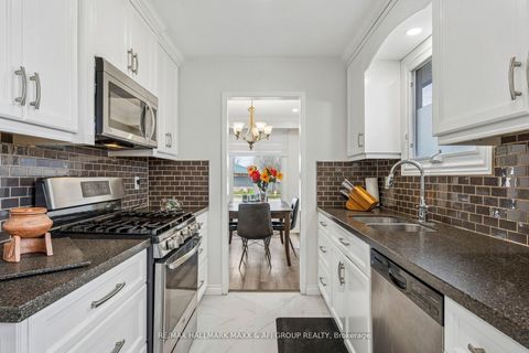 Photo 13 at 11 Charlotte Court, Letitia Heights, Barrie