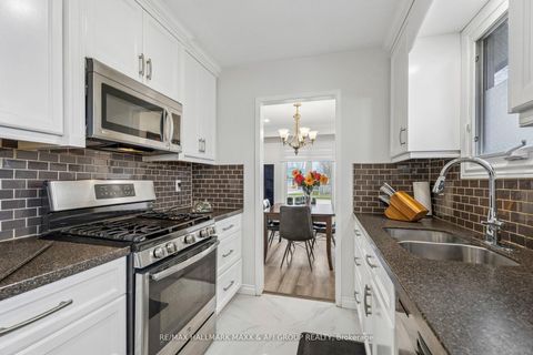 Photo 15 at 11 Charlotte Court, Letitia Heights, Barrie