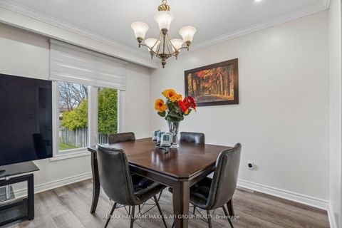Photo 18 at 11 Charlotte Court, Letitia Heights, Barrie