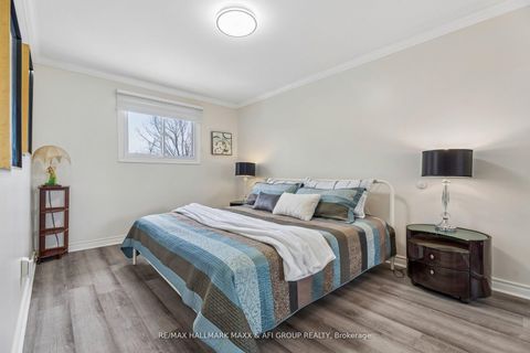 Photo 22 at 11 Charlotte Court, Letitia Heights, Barrie