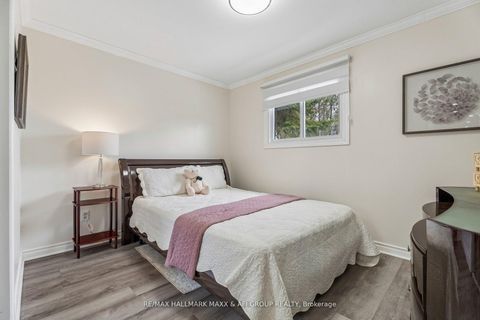 Photo 25 at 11 Charlotte Court, Letitia Heights, Barrie
