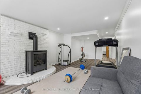 Photo 34 at 11 Charlotte Court, Letitia Heights, Barrie