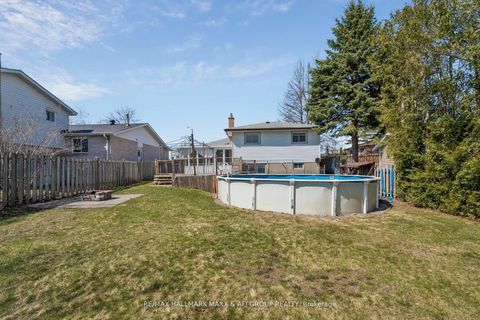 Photo 45 at 11 Charlotte Court, Letitia Heights, Barrie