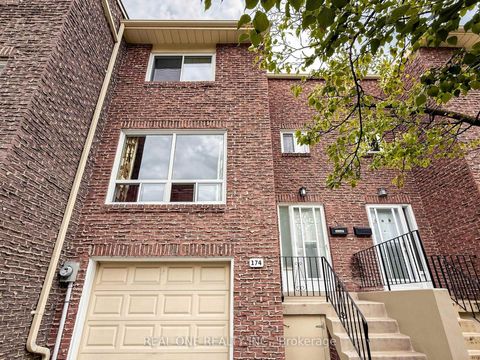 Photo 3 at 174 Rusty Crestway, Don Valley Village, Toronto