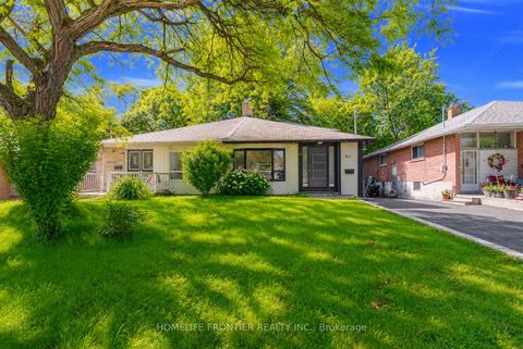 Photo 2 at 61 Sundial Crescent, Victoria Village, Toronto