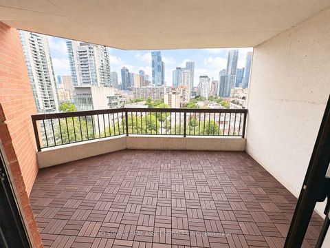 Photo 14 at 1226 - 77 Maitland Place, South St. James Town, Toronto