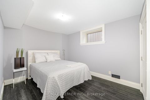 Photo 31 at 28 Ellerby Square N, West Woodbridge, Vaughan