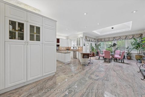 Photo 12 at 46 Wimpole Drive, Windfields, Toronto