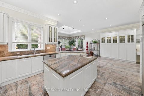 Photo 13 at 46 Wimpole Drive, Windfields, Toronto