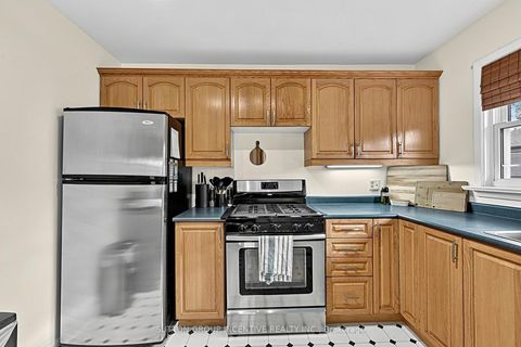 Photo 11 at 163 Grove Street E, Wellington, Barrie
