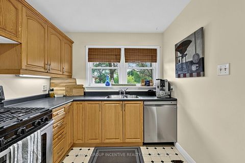 Photo 12 at 163 Grove Street E, Wellington, Barrie
