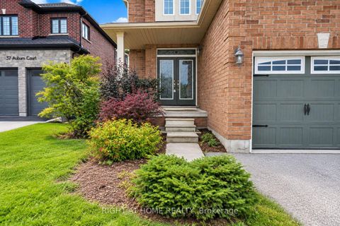 Photo 3 at 35 Auburn Court, Ardagh, Barrie