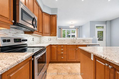 Photo 15 at 35 Auburn Court, Ardagh, Barrie
