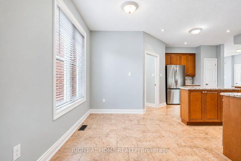 Photo 19 at 35 Auburn Court, Ardagh, Barrie