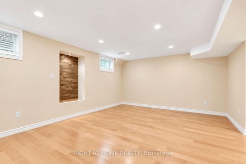 Photo 37 at 35 Auburn Court, Ardagh, Barrie
