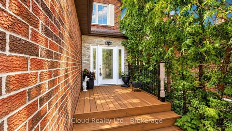Photo 2 at 39 Coventry Court, Crosby, Richmond Hill