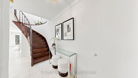 Photo 5 at 39 Coventry Court, Crosby, Richmond Hill