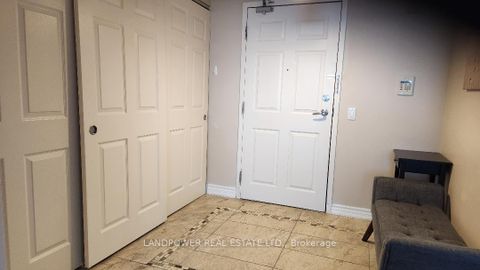 Photo 2 at 704 - 2800 Warden Avenue, L'Amoreaux, Toronto
