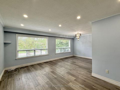 Photo 1 at 4 Wantanopa Crescent, Woburn, Toronto