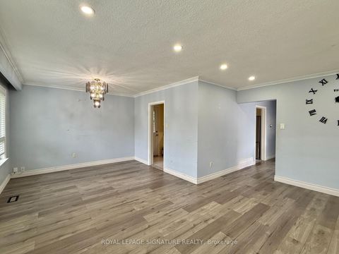 Photo 2 at 4 Wantanopa Crescent, Woburn, Toronto