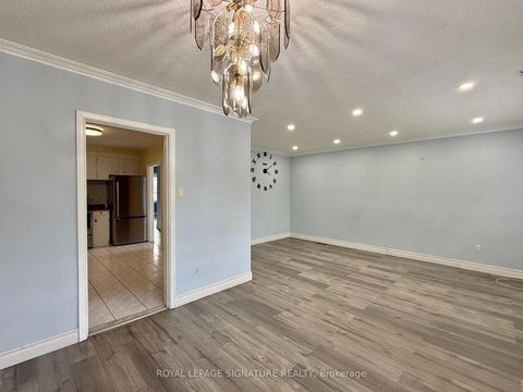 Photo 3 at 4 Wantanopa Crescent, Woburn, Toronto