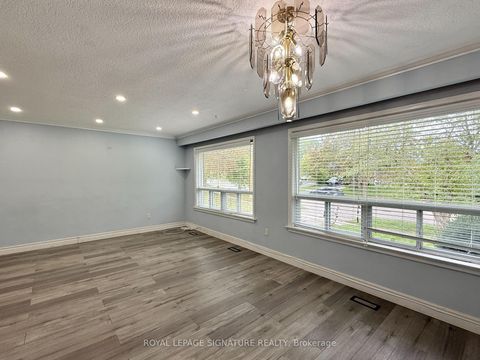 Photo 4 at 4 Wantanopa Crescent, Woburn, Toronto