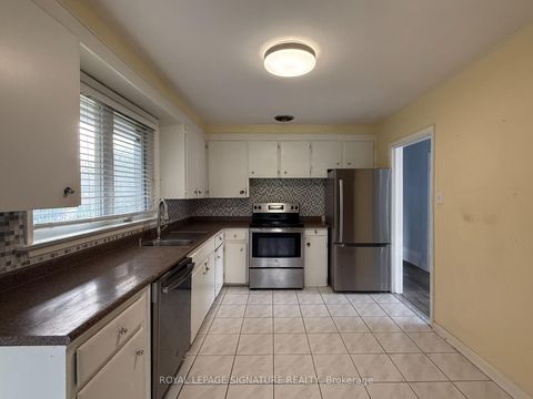 Photo 7 at 4 Wantanopa Crescent, Woburn, Toronto