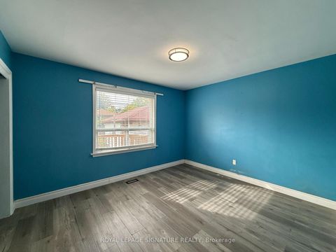 Photo 12 at 4 Wantanopa Crescent, Woburn, Toronto