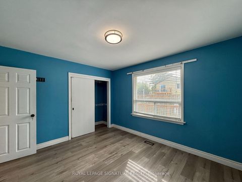 Photo 13 at 4 Wantanopa Crescent, Woburn, Toronto