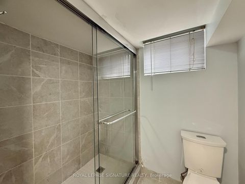 Photo 31 at 4 Wantanopa Crescent, Woburn, Toronto