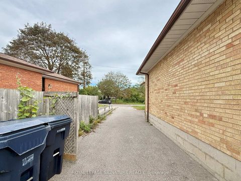 Photo 42 at 4 Wantanopa Crescent, Woburn, Toronto