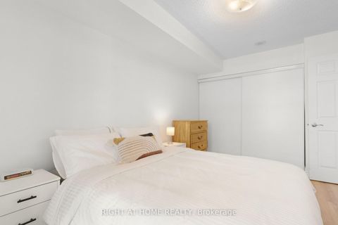 Photo 6 at 1602 - 18 Parkview Avenue, Willowdale East, Toronto
